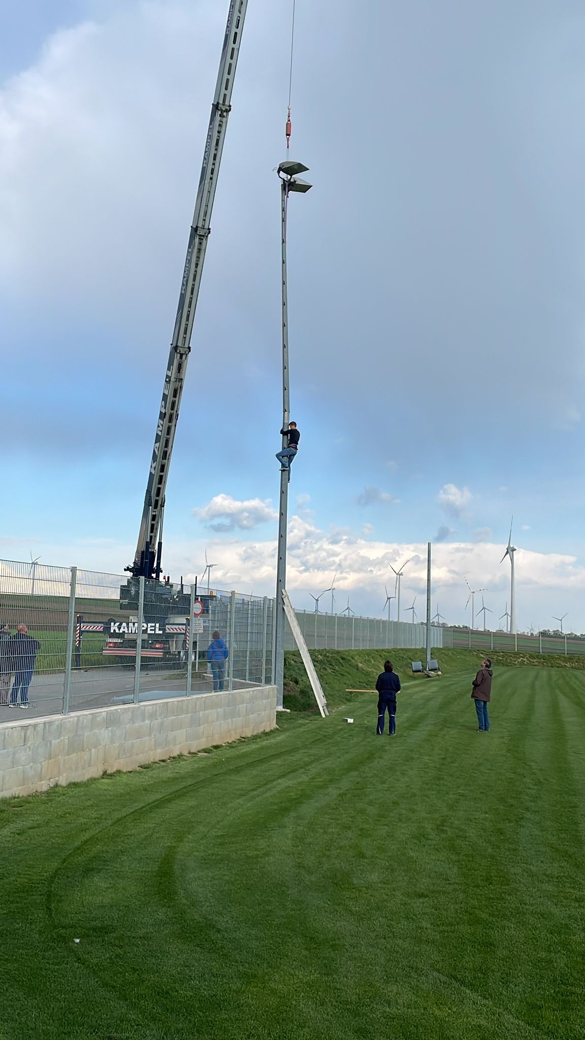 Trainingsplatz-neu-Flutlicht24